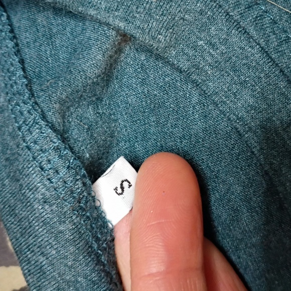 Green Sleeveless Top with Red Sunburst Design - Picture 2 of 3